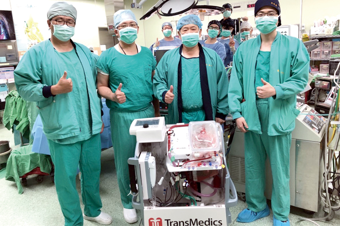112年12月1日在蔡建松局長領導的心臟血管外科團隊成功完成了第250例心臟移植手術